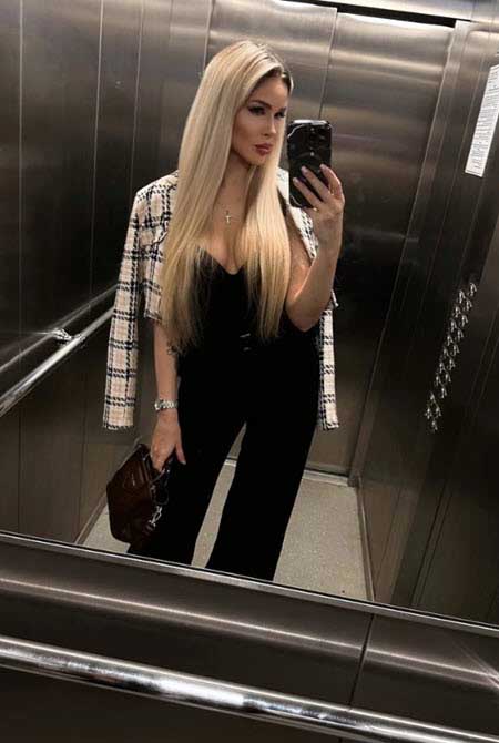 Алексей Купин навестил Настю Голд в ее апартаментах