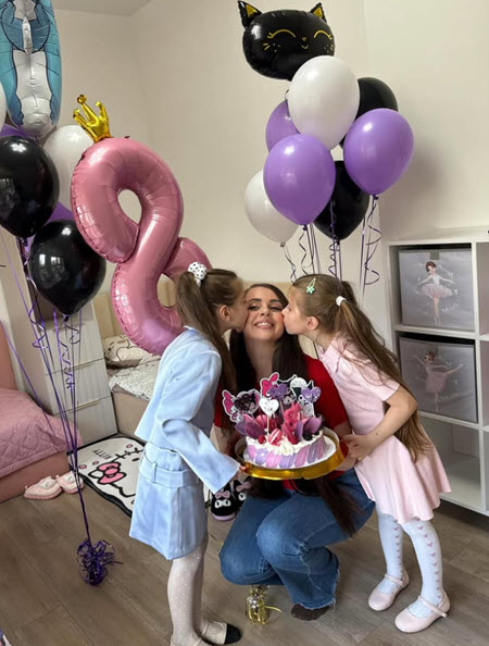 Ольге Рапунцель исполнилось 39, ее старшей дочери Василисе 8 лет