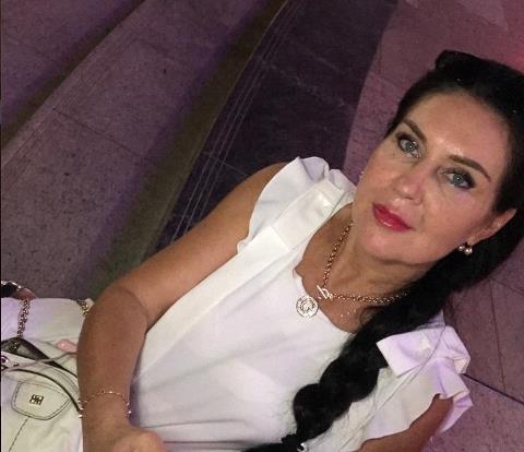 Рома и Марина ждут на острове маму