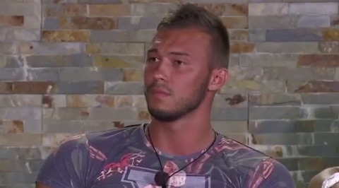 Саймон не хочет торопиться