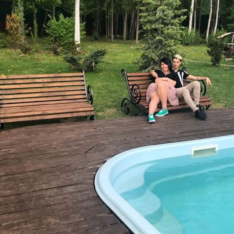 Скютте рада знакомству с Черно и Йосей