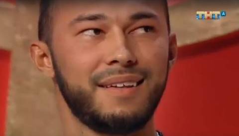 Саймон не доволен своей девушкой