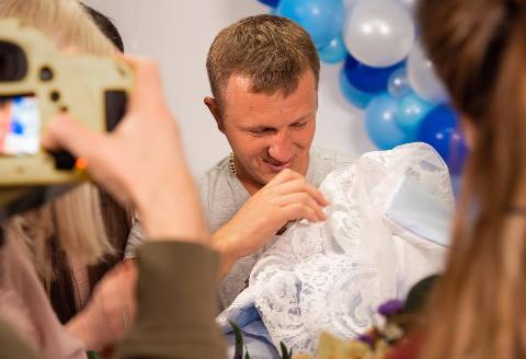 Выписка Алены Савкиной из роддома