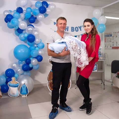 Выписка Алены Савкиной из роддома