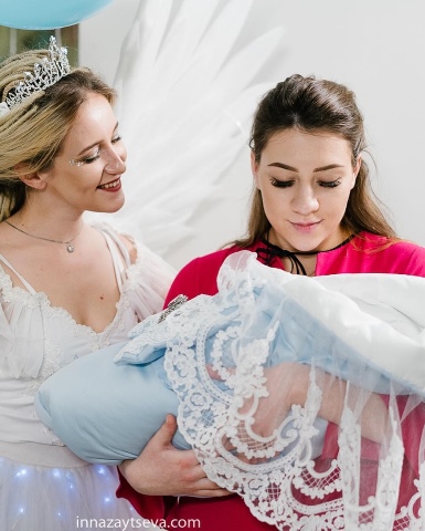 Выписка Алены Савкиной из роддома