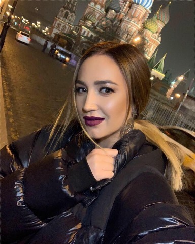 Бузову после концерта увели под руки