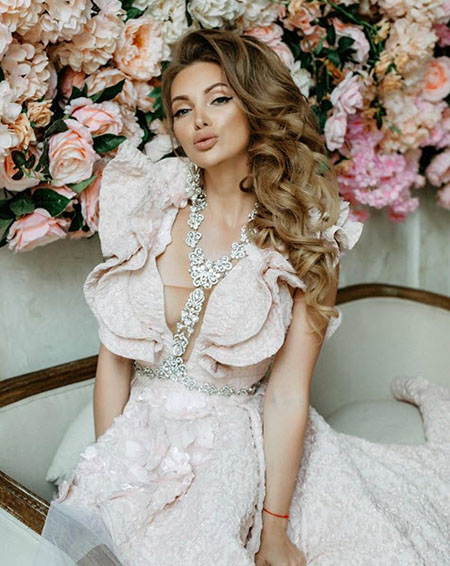 Фотоподборка экс-участницы Дом 2 Евгении Феофилактовой