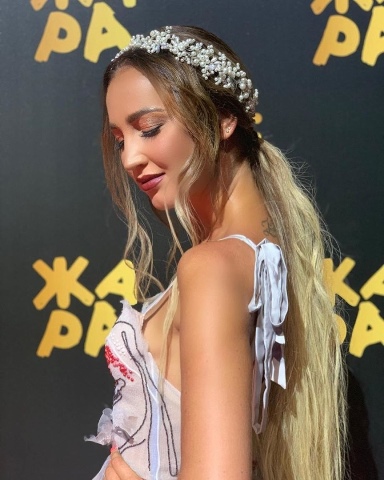 Бузова на фестивале «Жара» 