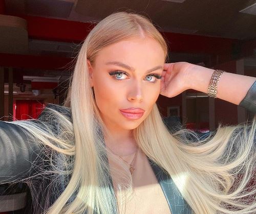 Страхова покинула проект