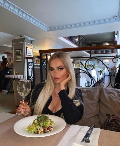 Страхова покинула проект