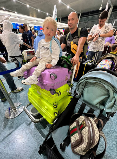 Семья Черкасовых вернулась в Москву после отдыха в Таиланде