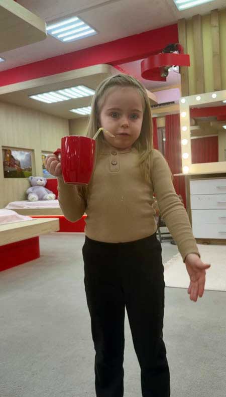 На поляне гостит старшая дочь Безуса