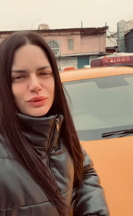 Селена Майер после стриптиз-клуба и массажного салона нашла новую работу