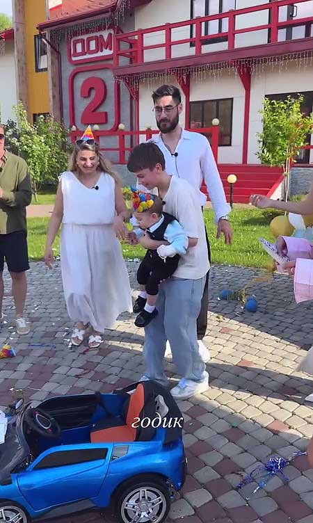 На поляне отметили день рождения Леончика
