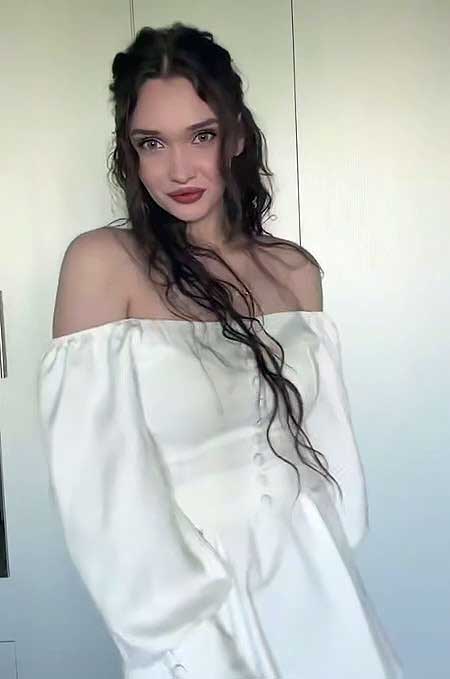 Анна Ивулина хотела бы вернуться на проект и строить отношения с Яббаровым