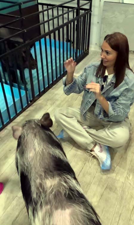 Лена Тепловодская за периметром – прогулка по лесу с Эльвирой Гох, общение с мини-пигами, смена образа
