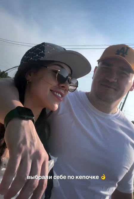Алена Савкина с мужем и Богданом отдыхают в деревне