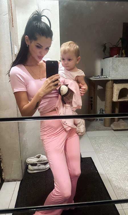 Малышка Анджелина Евстропова попала в больницу