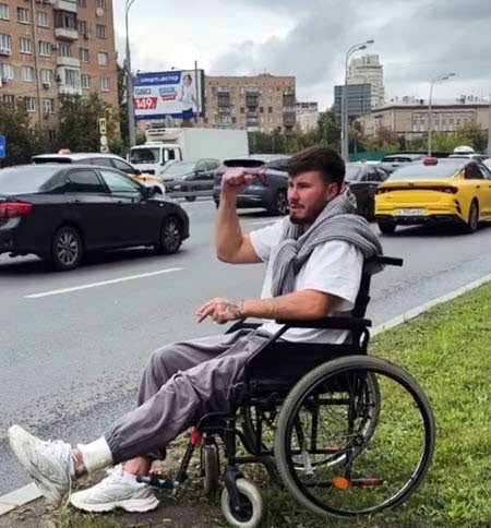 Сергей Хорошев получил травму ноги, играя в футбол