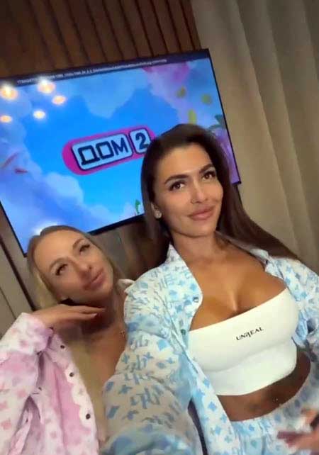 Молодежь в Сочи посетили две блогерши, известные из-за скандала вокруг Дмитрия Тарасова, с которым девушки флиртовали, а потом слили переписку с ним в соцсети