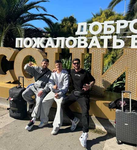 «Пиво, бургеры и футбол» - парням продлили отдых в Сочи