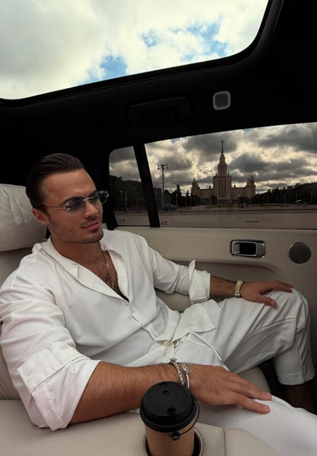 Бывший участник проекта Алексей Купин решил продавать себя любимого