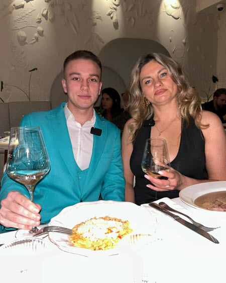 Артем Гавришов заинтриговал своих подписчиков фотографиями с Вероникой Гракович