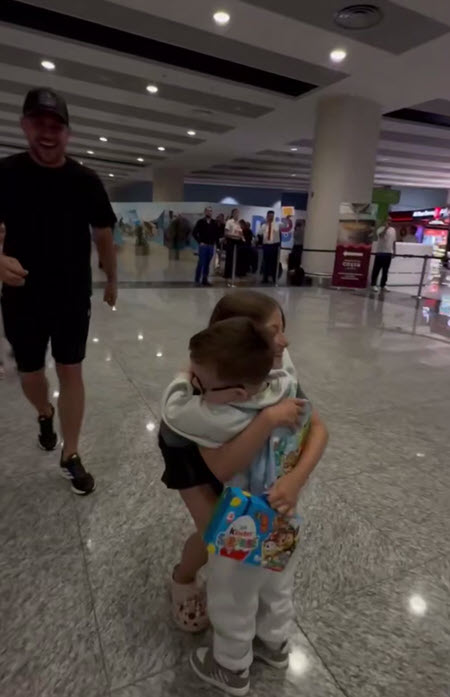 Анна Блюменкранц с сыном отправилась в Дубай к Валере в гости