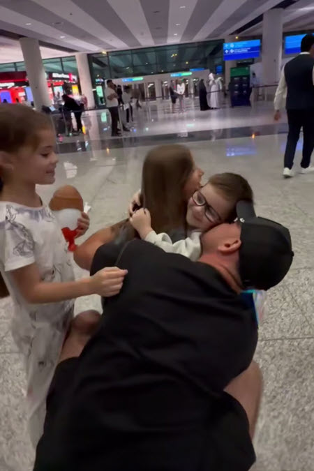 Анна Блюменкранц с сыном отправилась в Дубай к Валере в гости