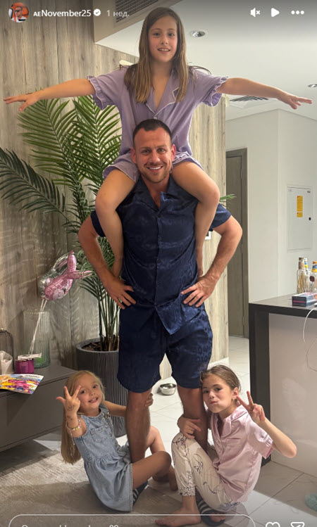 Анна Блюменкранц с сыном отправилась в Дубай к Валере в гости