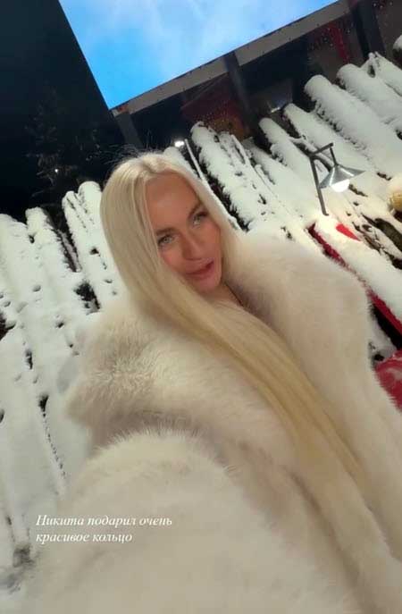 Никита Гуранда подарил Элине красивое кольцо