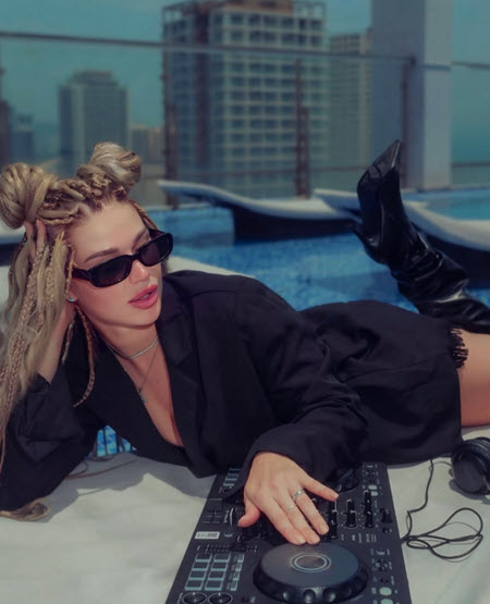 Настя Ромашова о планировании беременности, о поиске себя и другом