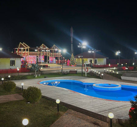 Муж Вероники, Альберт, вернулся на поляну и отмечает день рождения