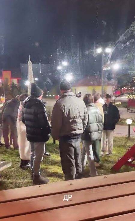 Муж Вероники, Альберт, вернулся на поляну и отмечает день рождения