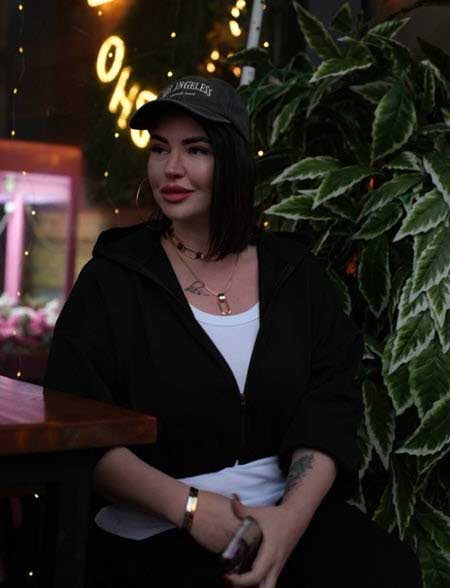 Саша Чepнo наговорила лишнего в интервью блогеру-хейтеру, а теперь сильно возмущена тем, что та ничего вырезать не хочет