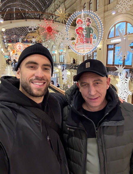 Игорь Григорьев показал папе Москву