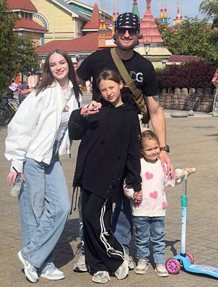 Элина Камирен возмущена мнением подписчиков о том, что она должна благодарить Задойнова за то, что родила от него