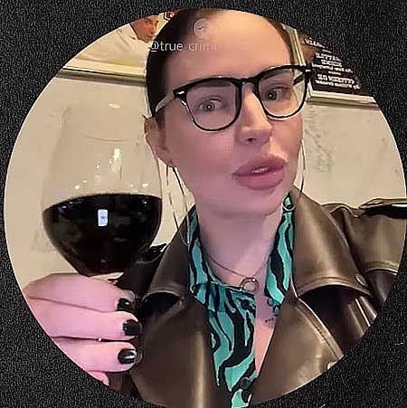 Вышло интервью с нетрезвой Сашей Чepнo