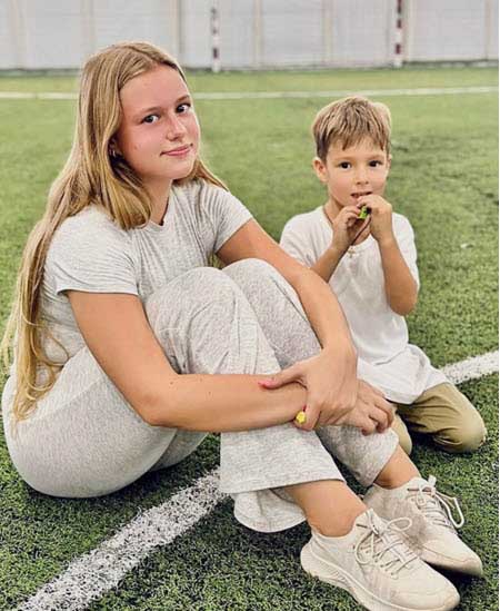 Андрей Чуев оставил бывшую жену и сына без машины