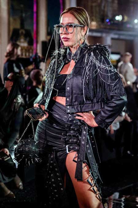 Надя Ермакова ищет хирурга, чтобы тот срочно сделал ей операцию по женской части