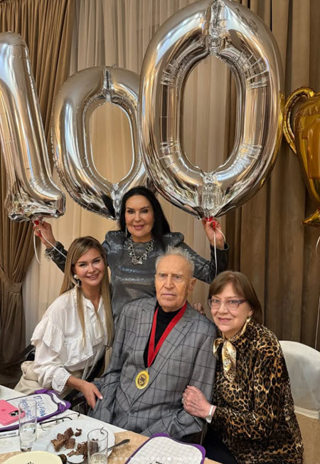 Дедушке Марины Африкантовой исполнилось 100 лет