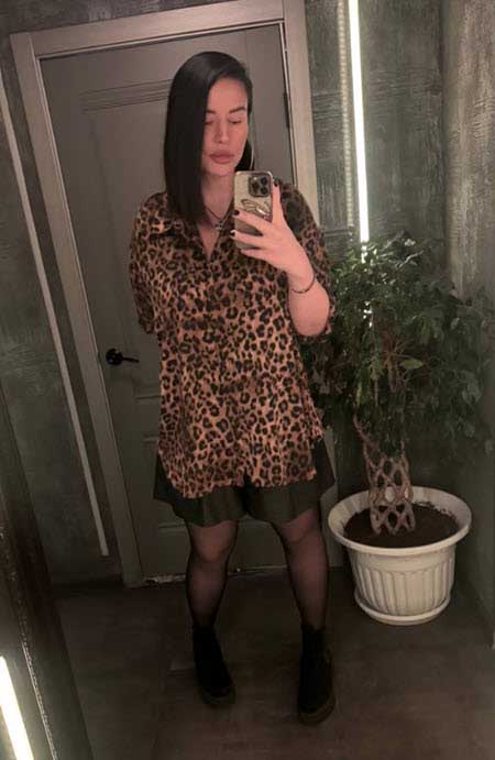 Саша Чepнo готова зарабатывать на сайтах для фетишистов, где «продают фотографии стоп, нижнее белье и т.д.»