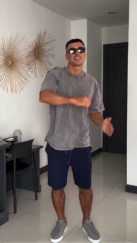 Кристина Бухынбалтэ уже год как одна и все еще страдает из-за Барзикова