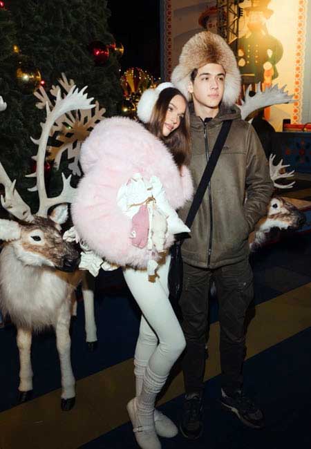 Сын Алены Водонаевой считает, что маме стоит одеваться соответственно возрасту