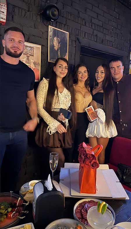 Алена Савкина отметила день рождения