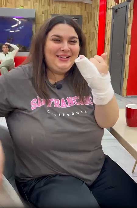 Не везет на проекте Кристине Филенковой – травму получила, до слез довели, отношений нет