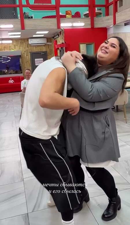 Не везет на проекте Кристине Филенковой – травму получила, до слез довели, отношений нет