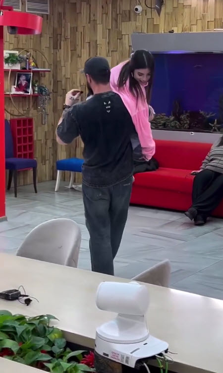 Дмитрий Шишкану работает ведущим в стриптиз-клубе «Эгоистка»