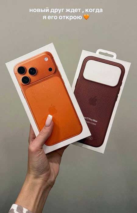 Алена Савкина продемонстрировала подарки на ДР