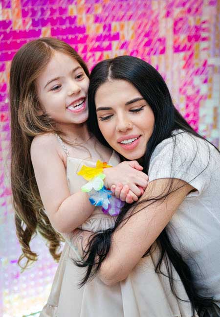 Ире Пингвиновой в декабре исполнилось 28 лет, ее дочери Милане 5 лет